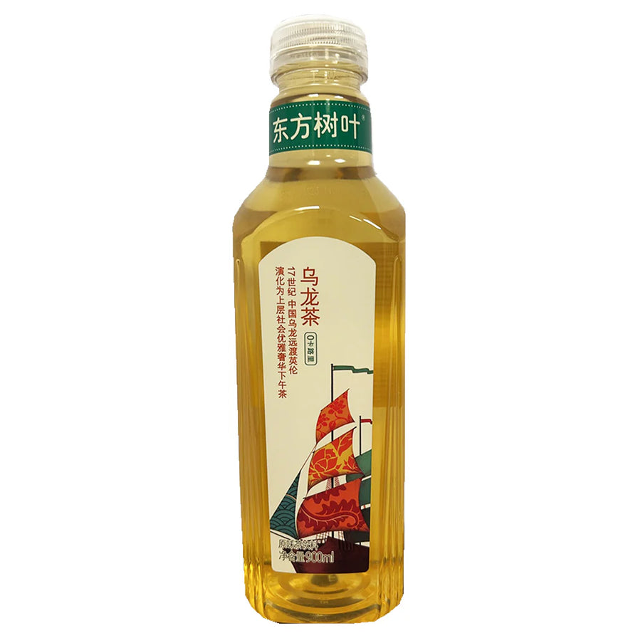 农夫山泉东方树叶乌龙茶900ml畅饮装单瓶特写，瓶身标签印有帆船图案。