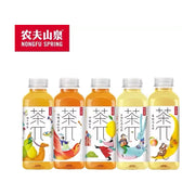 五瓶不同口味的农夫山泉茶π系列饮料并排展示，包含柚子绿茶、玫瑰荔枝红茶、柠檬红茶、西柚茉莉花茶和蜜桃乌龙茶。