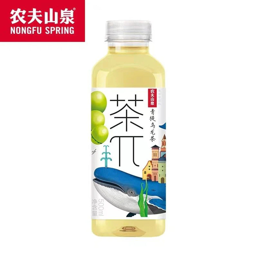 农夫山泉茶π青提乌龙茶500ml单瓶装，瓶身印有蓝色鲸鱼和青提插画。