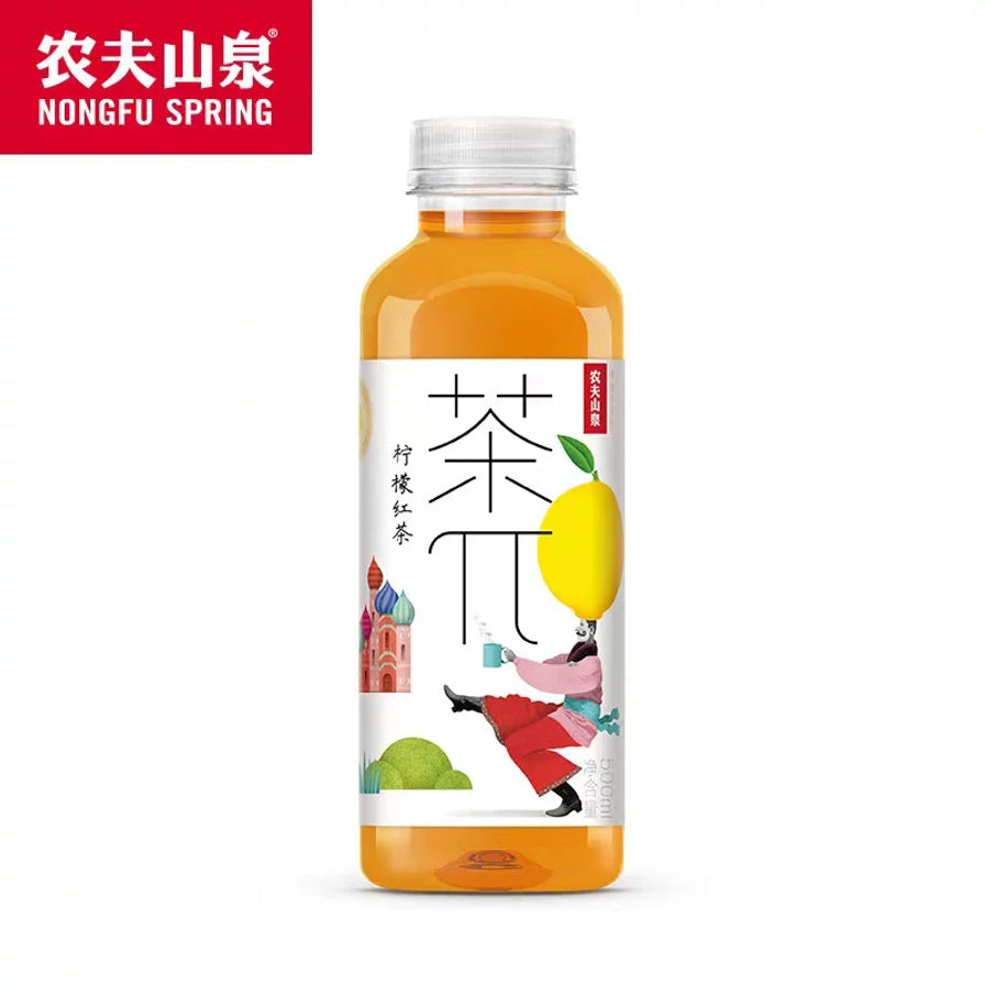 农夫山泉茶π柠檬红茶500ml单瓶装，瓶身印有柠檬和异域风情人物插画。