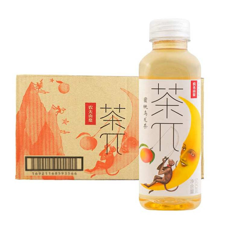 一瓶农夫山泉茶π蜜桃乌龙茶及其对应的整箱包装盒展示。