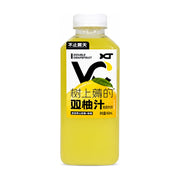 不止夏天双柚汁450ml瓶装，白色背景下的黄色果汁，包装上印有树上薅的双柚汁字样。