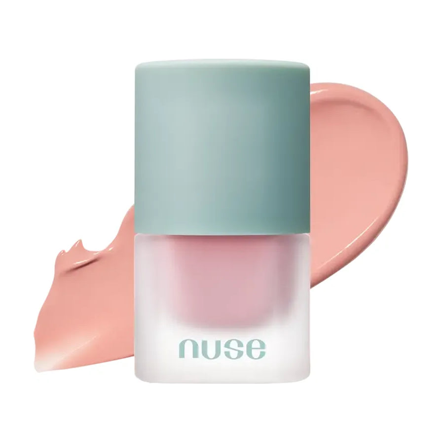 Nuse 液体腮红产品特写，展示薄荷绿盖子的瓶身与奶桃色质地涂抹效果。