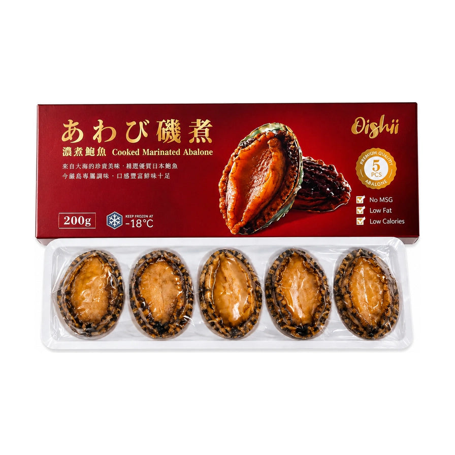 Oishii 日式浓煮鲍鱼，红色包装盒前摆放着一排五只独立包装的熟制鲍鱼，展示其鲜嫩的质感。