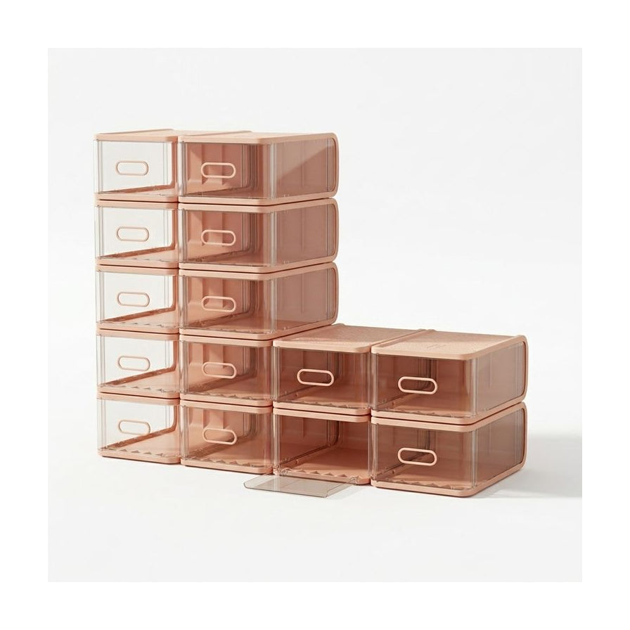 马卡龙粉色中号可叠加鞋盒，透明前开盖设计，多个盒子在白色背景下稳固堆叠展示。