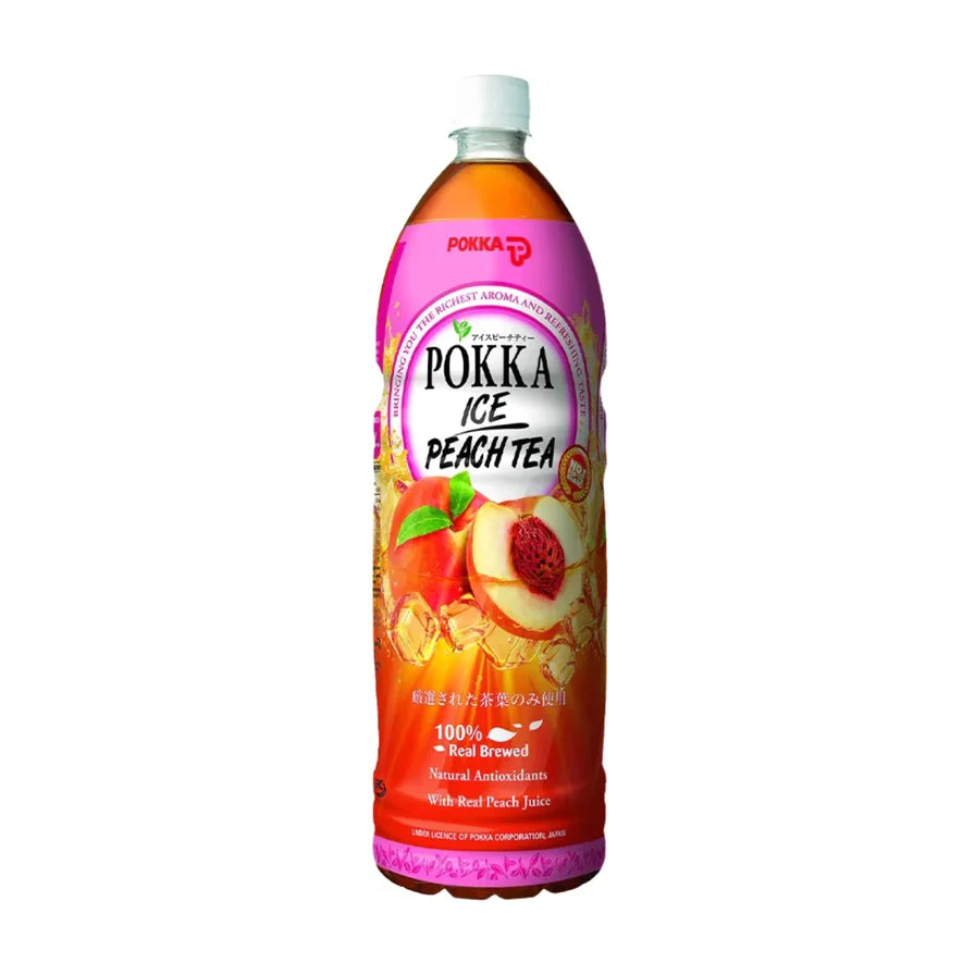 POKKA 冰爽蜜桃茶 1.5L 大瓶装，瓶身印有新鲜水蜜桃、冰块和 POKKA ICE PEACH TEA 品牌标识。