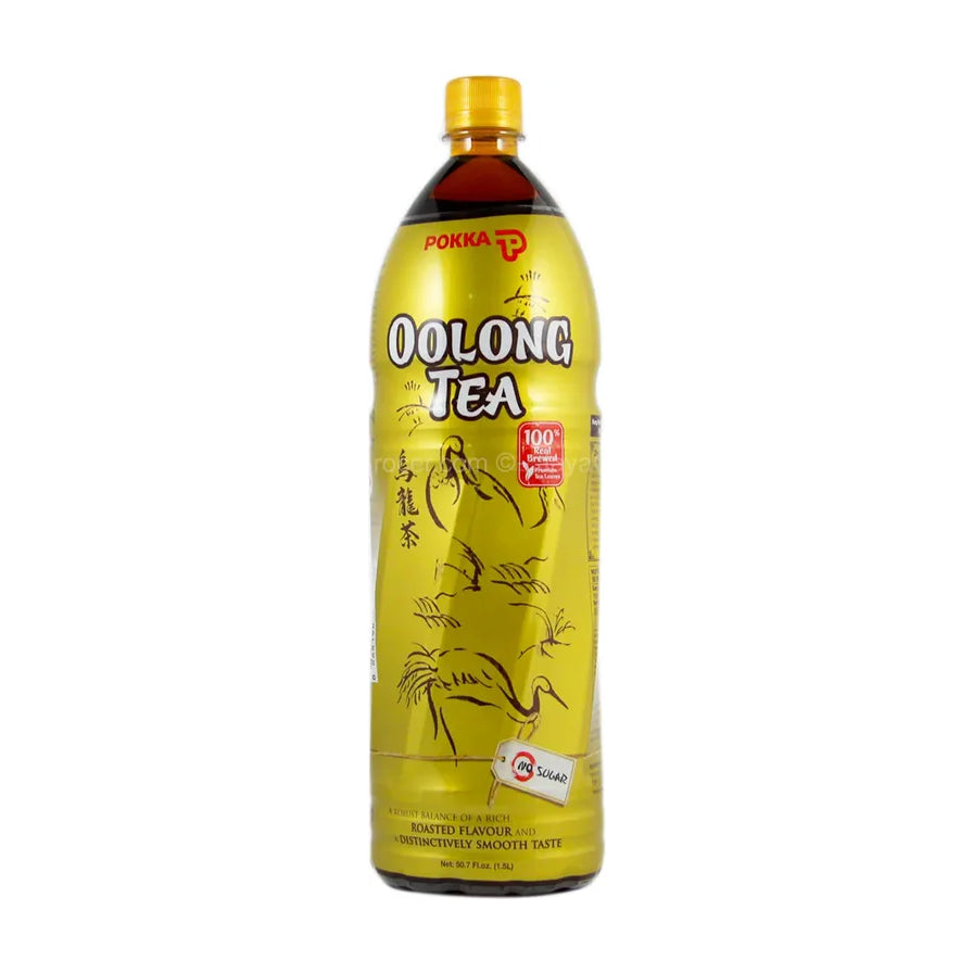 POKKA 百佳 1.5L 大容量瓶装乌龙茶，瓶身印有 Oolong Tea 英文、乌龙茶中文及仙鹤图案，标注无糖配方。