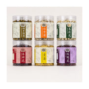 六款透明罐装钎诚佰味花草茶展示，包括桐乡胎菊、白贡菊、茉莉花、洛神花、皇菊和玫瑰花，整齐排列在白色背景下。