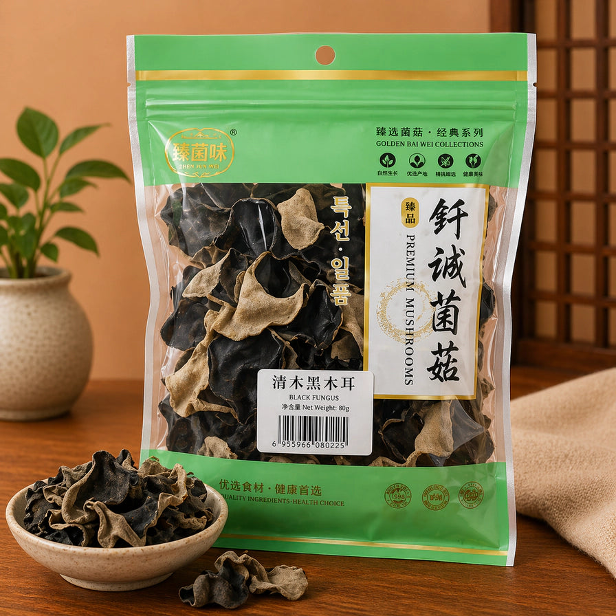 钎诚清水黑木耳80g包装及一小碗泡发前的干木耳，展示产品在生活场景中的摆放。