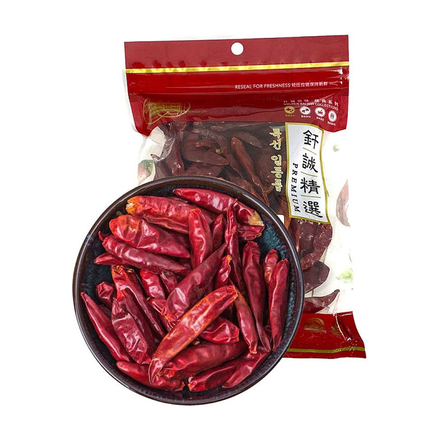 钎诚精选辣椒干包装袋与一小碗装满的干红辣椒，展示色泽红润的辣椒细节。