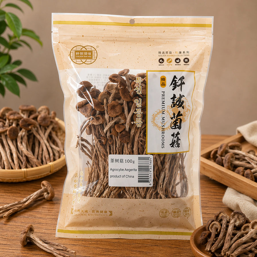 钎诚茶树菇100g包装图，背景配有散装茶树菇和木质托盘，展示产品在自然居家环境下的样貌。
