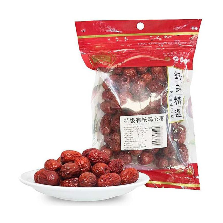 钎诚特级有核鸡心枣360g包装袋及盘装红枣展示，包装袋上印有特级精选和特级有核鸡心枣字样，红枣色泽深红饱满。