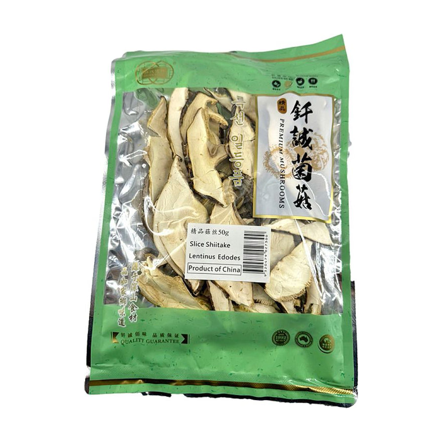 钎诚精品菇丝50g包装图，展示透明包装内的干燥菌菇切丝，背景配有木质托盘和新鲜香菇。