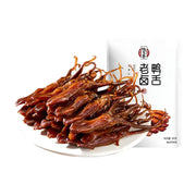 钱家香老卤鸭舌，白色盘中盛放着色泽红亮的卤鸭舌，背景为白色包装袋，包装上印有钱家香品牌标识及老卤鸭舌字样。
