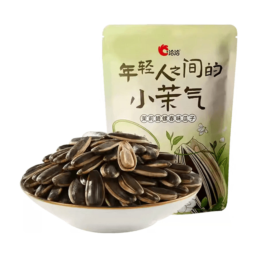 洽洽茉莉碧螺春味瓜子包装袋，前方摆放一碗堆满的饱满葵花籽，展示产品外观。