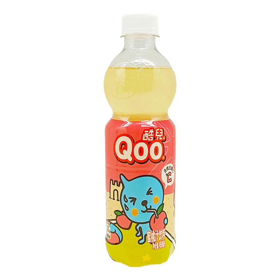 单瓶酷儿Qoo水蜜桃味果汁，粉色包装瓶身上印有酷儿喝果汁的可爱图案。