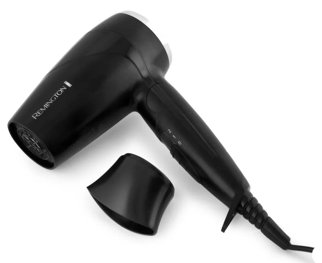 雷明顿黑色便携式电吹风机主机与集风嘴配件，白色背景俯拍展示。