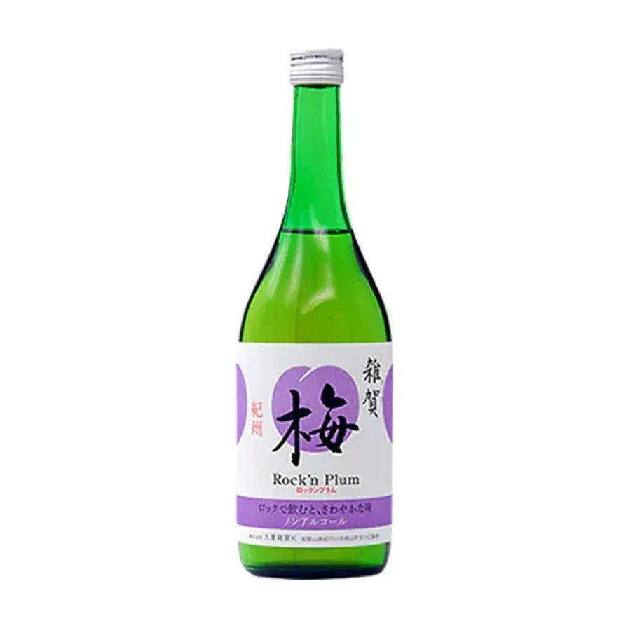 雑贺纪州梅Rock'n Plum无酒精梅酒风味饮品720ml，绿色玻璃瓶装，白色标签印有紫色梅子图案及“梅”字样。
