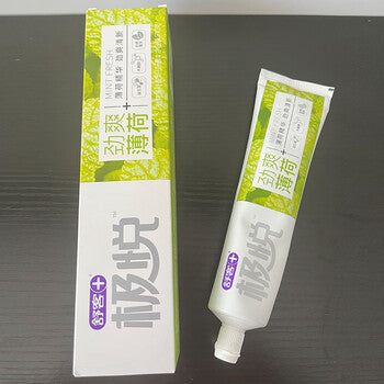 舒客极悦牙膏实物拍摄图，包含外盒与管身，置于深色桌面上。
