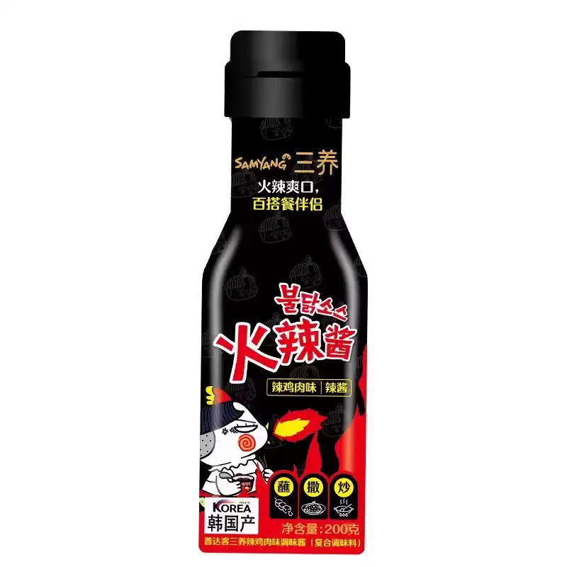 三养经典辣鸡酱黑色瓶身特写，韩式拌面蘸料