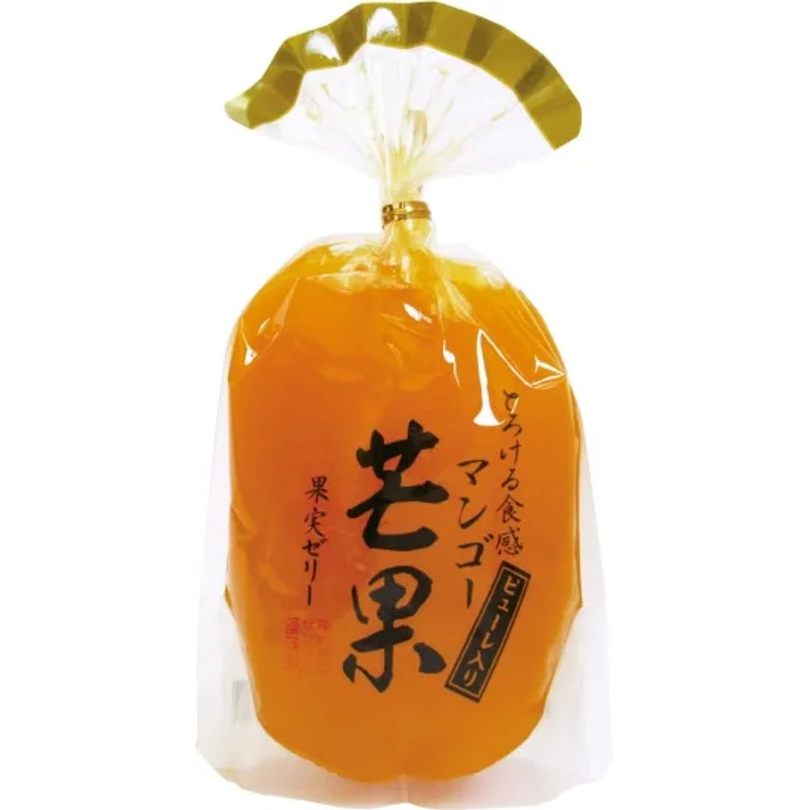 三洋堂芒果口味果冻，350g袋装，呈现浓郁的橙黄色，包装袋上有黑色书法字体芒果及果实字样。