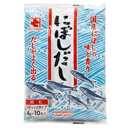 日本沙丁鱼高汤粉包装盒正面，展示独立小袋包装和日式汤底食材示意图。
