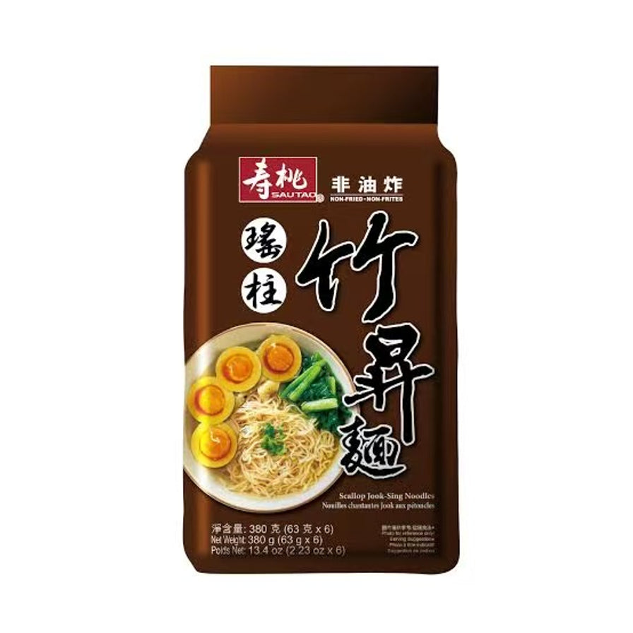 寿桃牌瑶柱竹升面包装正面，棕色背景，印有非油炸字样及一碗配有扇贝和青菜的面条示意图，净含量380克。