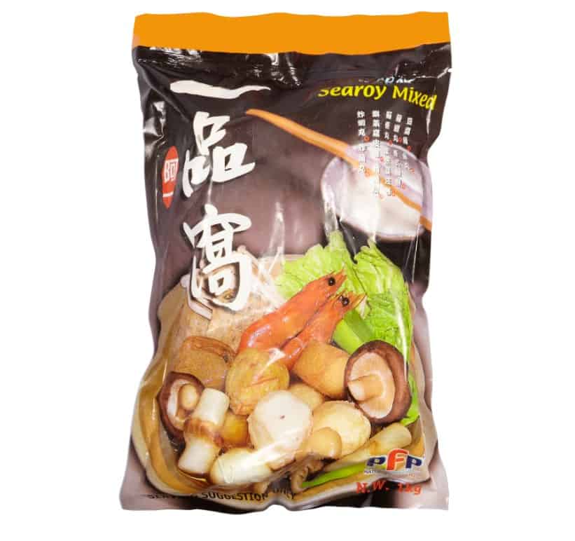 一品窝火锅料包装，精选混合丸子的冷冻食品展示。