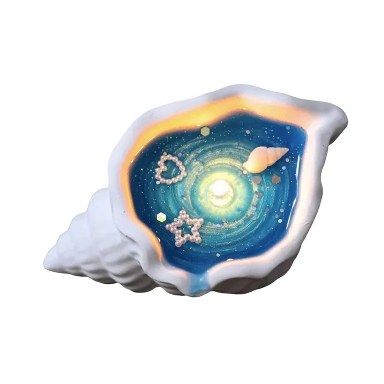 海螺星空造型香薰蜡烛正面图，独特贝壳纹理设计，适合卧室桌面摆放除味。