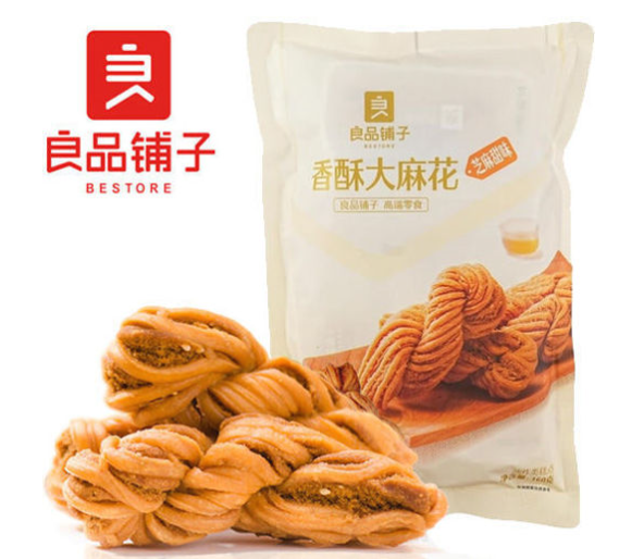 良品铺子香酥大麻花独立包装正面图，展示芝麻甜味夹馅糕点外观