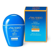 资生堂新艳阳夏防晒乳白色瓶身正面图，展示清爽乳液质地与 SPF50+ 标识