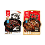 双骄老长沙臭干子蒜香味和麻辣味两款包装并排展示，白色包装为蒜香味，红色包装为麻辣味，包装上印有诱人的黑色臭豆腐实物图。