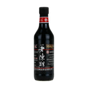 水塔牌山西老陈醋500ml瓶装，黑色瓶身带有红色封口贴，标签上印有老陈醋字样及山西水塔醋业股份有限公司信息。