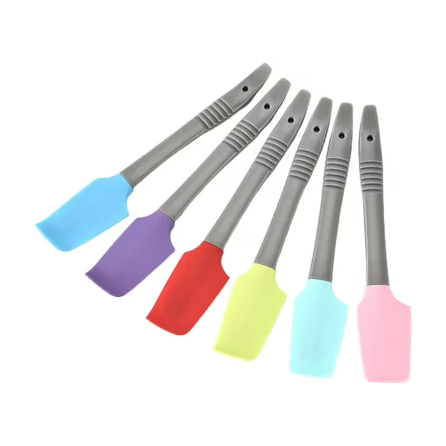 六把不同颜色的硅胶蛋糕刀呈扇形排列，包括蓝色、紫色、红色、黄色、浅蓝色和粉色，灰色手柄带有防滑纹路。