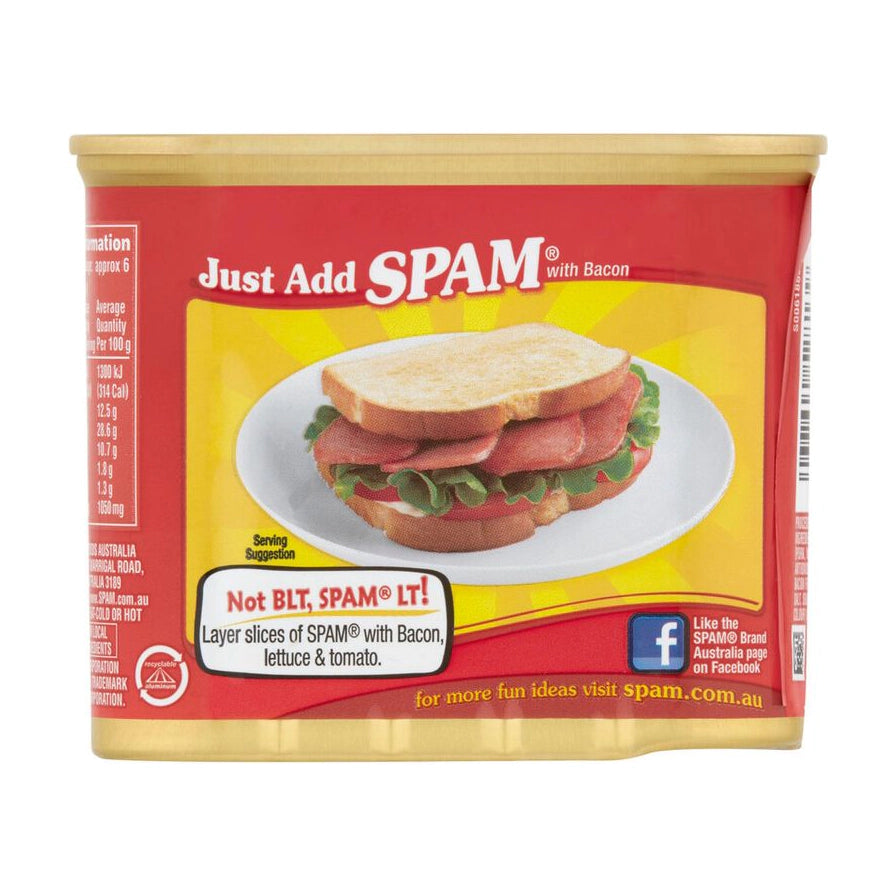 Spam 培根风味午餐肉罐头正面图，包装上印有培根三明治食用建议图示。