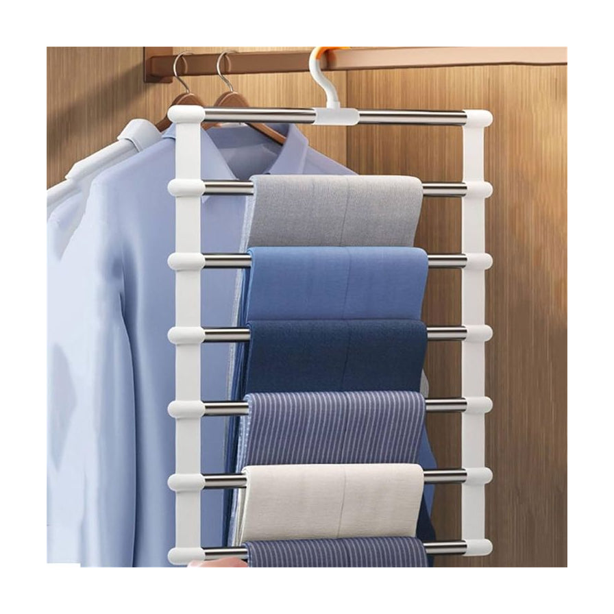 衣柜场景实拍，不锈钢裤架挂在衣杆上，旁边悬挂着衬衫，展示节省空间的收纳效果。