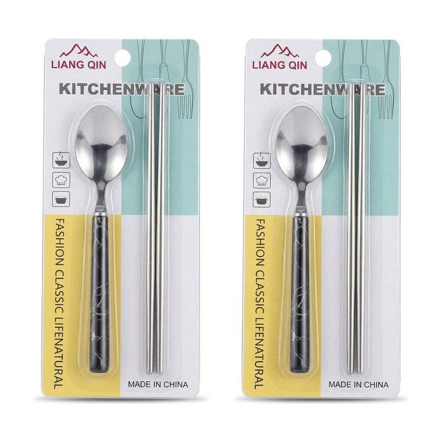 两套独立包装的不锈钢餐具套装，每套包含一把黑色大理石纹手柄的勺子和一双不锈钢筷子，包装上印有 LIANG QIN KITCHENWARE 字样。