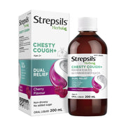 Strepsils 草本多功能止咳糖浆樱桃口味 200ml 瓶装及外包装盒，包装上印有樱桃图案和 Chesty Cough+ 字样。