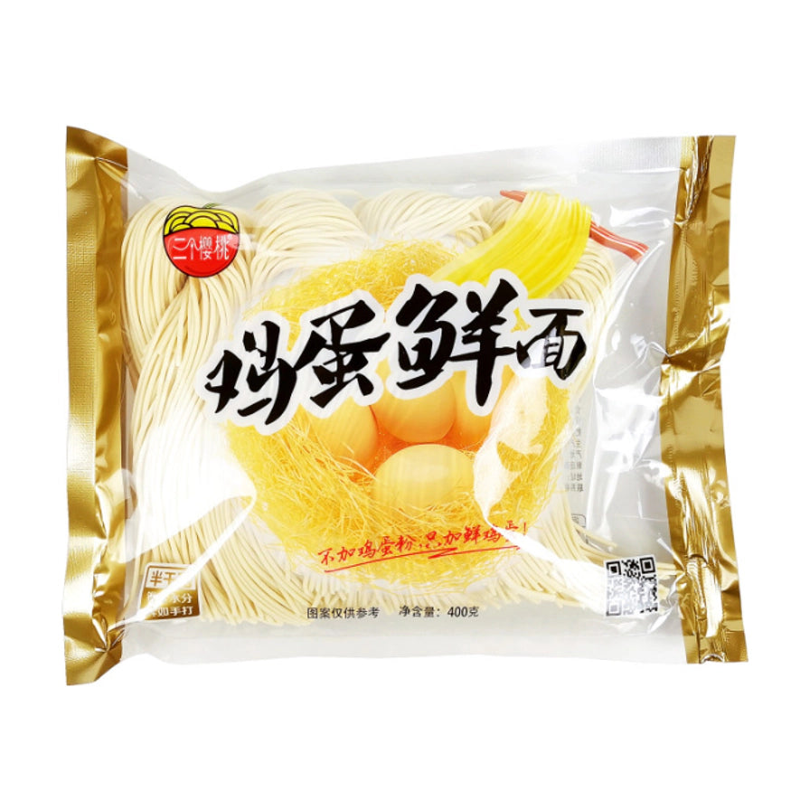 三个樱桃鸡蛋鲜面包装正面图，透明包装内可见整齐排列的半干面条，包装印有鸡蛋图案及400克净含量字样。