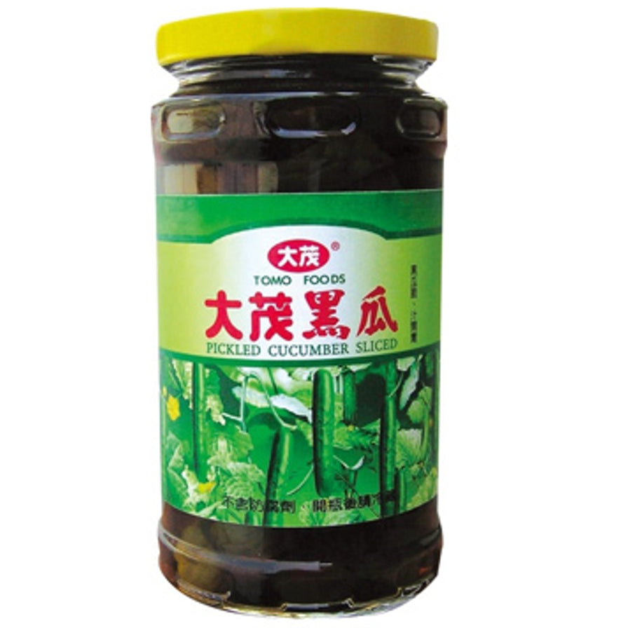 大茂黑瓜瓶装，标签上印有大茂黑瓜字样及腌制黄瓜切片图案，黄色瓶盖。