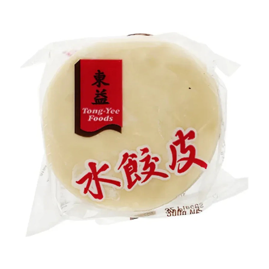 东益水饺皮300g包装图，透明包装袋上印有红色东益品牌标识和水饺皮字样，内部为整齐叠放的圆形白色水饺皮。