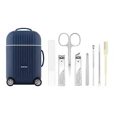 深蓝色迷你行李箱造型收纳盒与八件不锈钢美甲工具套装平铺展示，包含指甲刀、剪刀和锉刀。