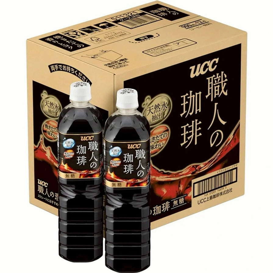 UCC职人咖啡无糖黑咖啡的12瓶整箱装展示，包含两瓶单瓶及后方的纸箱包装。