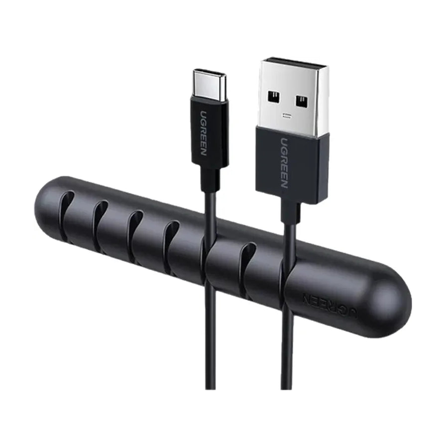 UGREEN 黑色桌面理线器特写，展示 7 个独立卡槽收纳 USB - C 和 USB - A 数据线，白色背景。