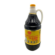 味王金味王纯酿酱油1.6L大容量瓶装，带有白色提手和黄色标签，展示纯酿造工艺标识。