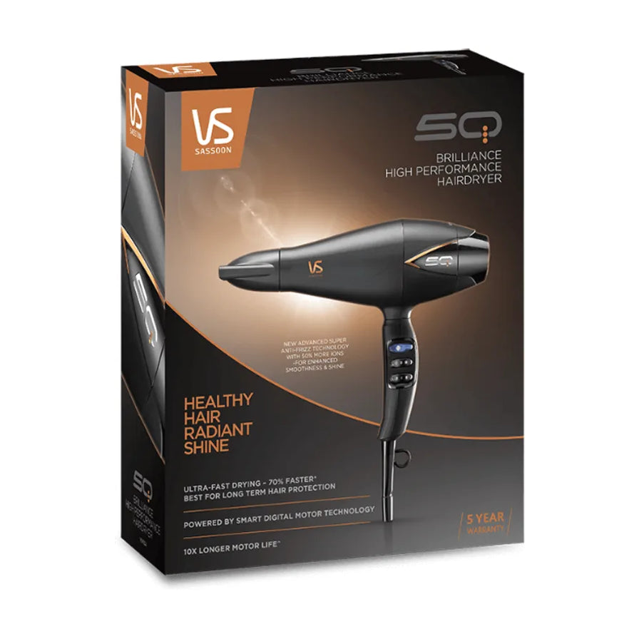 VS Sassoon SQ Brilliance 吹风机产品包装盒正面展示，印有品牌 Logo 及产品特性英文说明。