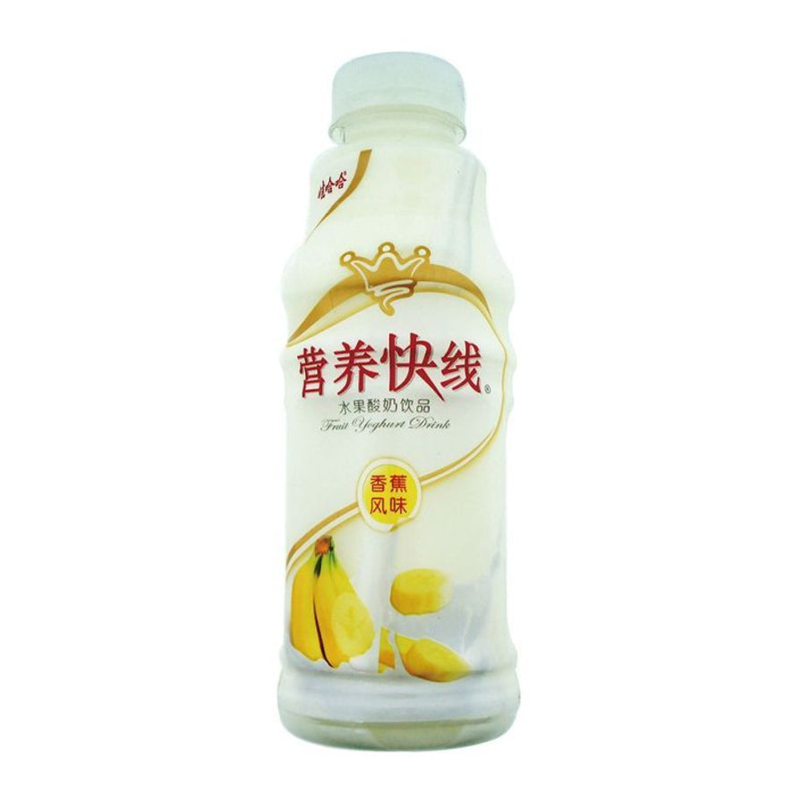哇哈哈营养快线香蕉味500ml瓶装，瓶身印有黄色香蕉图案。