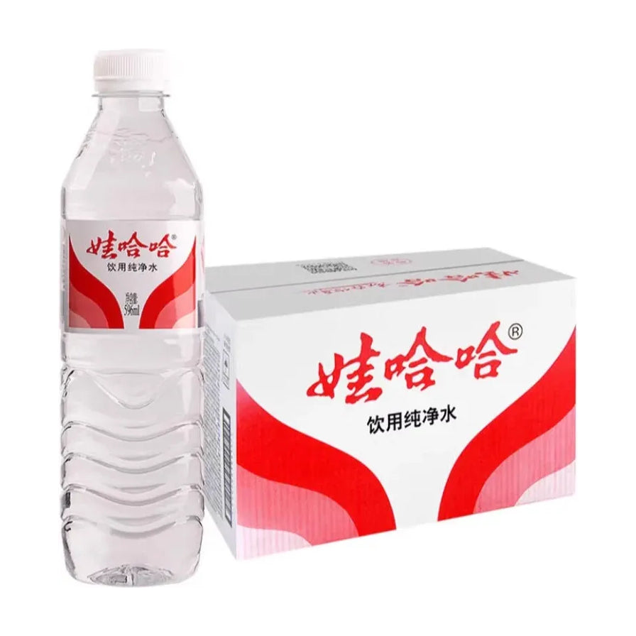 娃哈哈饮用纯净水596ml单瓶与整箱包装展示，经典红白配色瓶身。