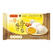 湾仔码头爆汁流沙包特写，展示金黄色外皮与流动的咸蛋黄内馅