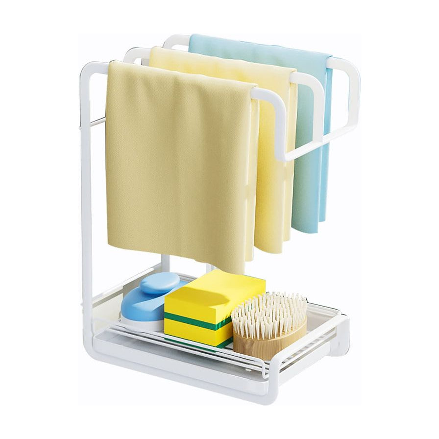 白色壁挂式抹布架正面展示，上层悬挂三条彩色毛巾，下层沥水盘放置海绵和清洁刷。